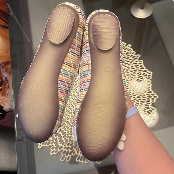 Bucco flats rattan material. New without box - Picture 3 of 3